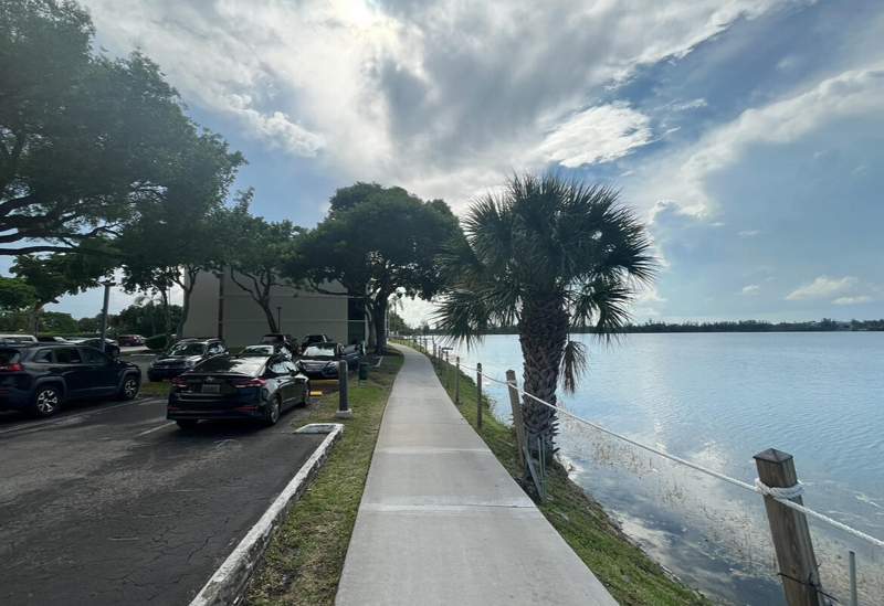 2 bedroom Condominium at 114 Lake Emerald Drive #401, Lake Emerald Condominium No, Oakland Park — photo 2