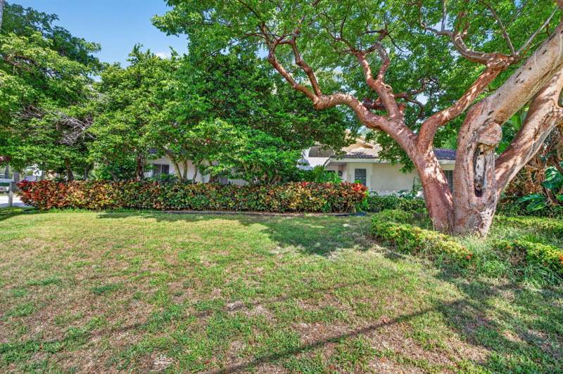 3 bedroom Single Family Residence at 1920 E Terra Mar Drive, Terra Mar Island Estates, Lauderdale-By-The-Sea — photo 2