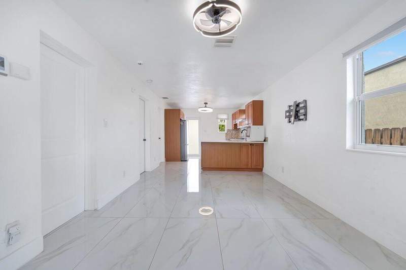 2 bedroom Single Family Residence at 2220 Hope Street, Liberia, Hollywood — photo 3