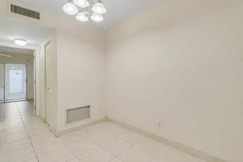 3040 Lake Osborne Drive #109, Lake Worth Beach FL - photo 15 of 35