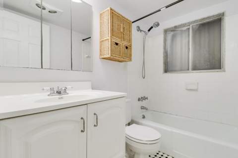 3040 Lake Osborne Drive #109, Lake Worth Beach FL - photo 19 of 35