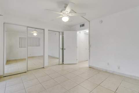 3040 Lake Osborne Drive #109, Lake Worth Beach FL - photo 17 of 35