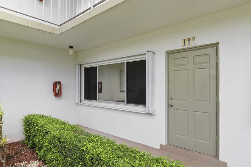 1 bedroom Condominium at 3040 Lake Osborne Drive #109, Murry Hills Apt Bldg Condo, Lake Worth Beach — photo 4