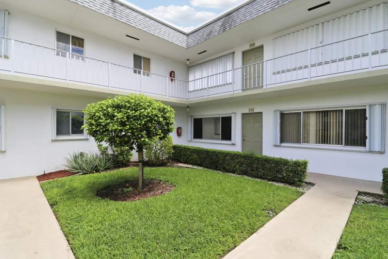 1 bedroom Condominium at 3040 Lake Osborne Drive #109, Murry Hills Apt Bldg Condo, Lake Worth Beach — photo 3