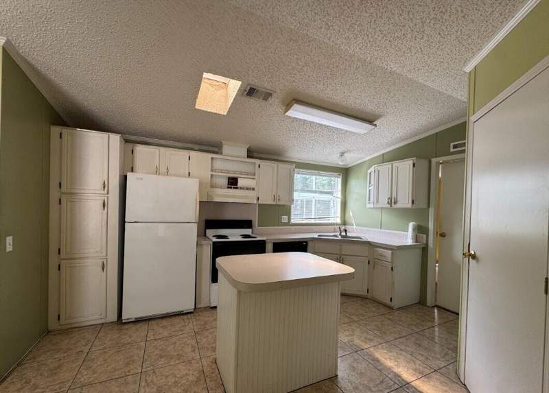 2 bedroom Mobile Home at 104 Plantation Boulevard #104, Palm Beach Plantation, Greenacres — photo 4