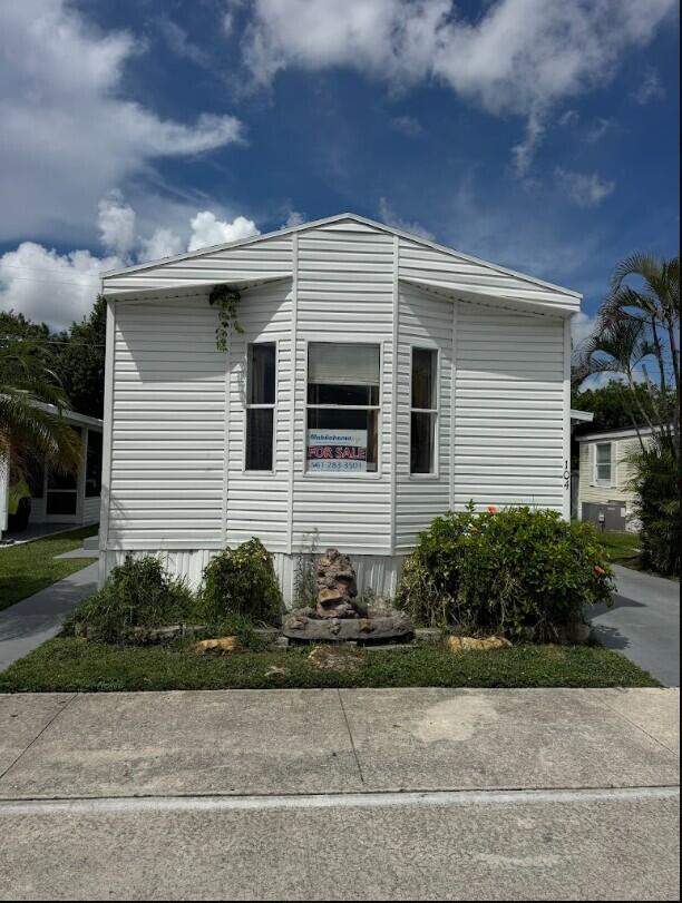 2 bedroom Mobile Home at 104 Plantation Boulevard #104, Palm Beach Plantation, Greenacres — photo 2