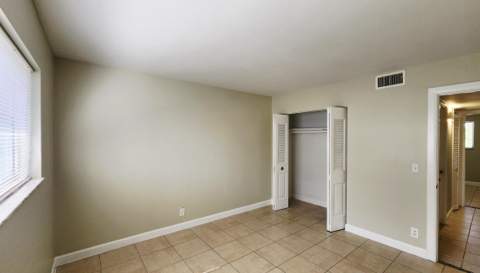 1501 Crescent Circle #D36, Lake Park FL - photo 9 of 16