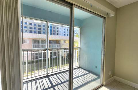1501 Crescent Circle #D36, Lake Park FL - photo 13 of 16