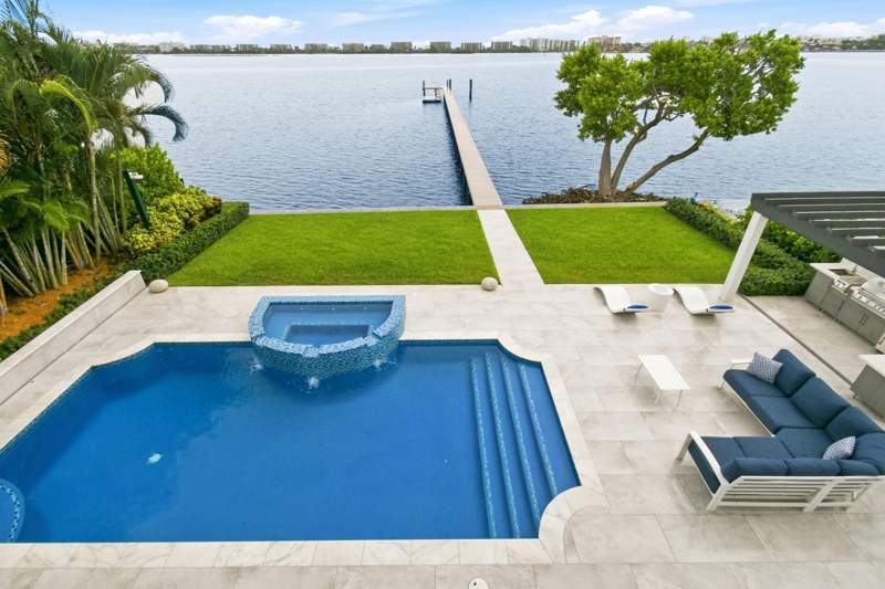 4 bedroom Single Family Residence at 3 Lakeside Palms Court, Lakeside Palms, Lake Worth Beach — photo 2