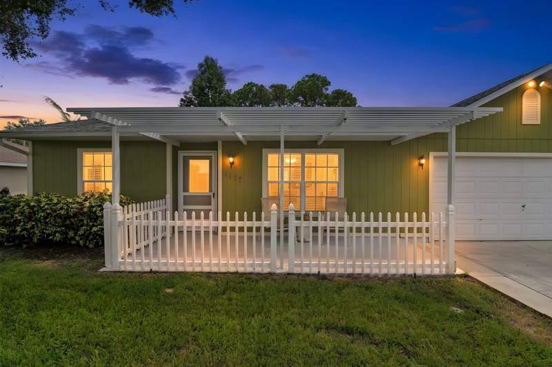 3 bedroom Single Family Residence at 1137 SW Curtis Street, Port St Lucie Section 4, Port St. Lucie — photo 2