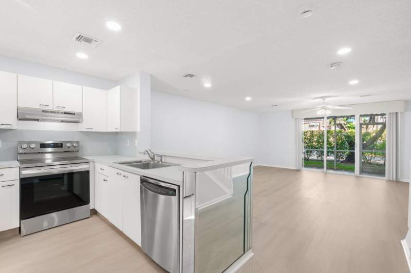2 bedroom Townhouse at 7107 Woodmont Way, Cypress At Woodmont III, Tamarac — photo 4