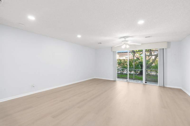 2 bedroom Townhouse at 7107 Woodmont Way, Cypress At Woodmont III, Tamarac — photo 5