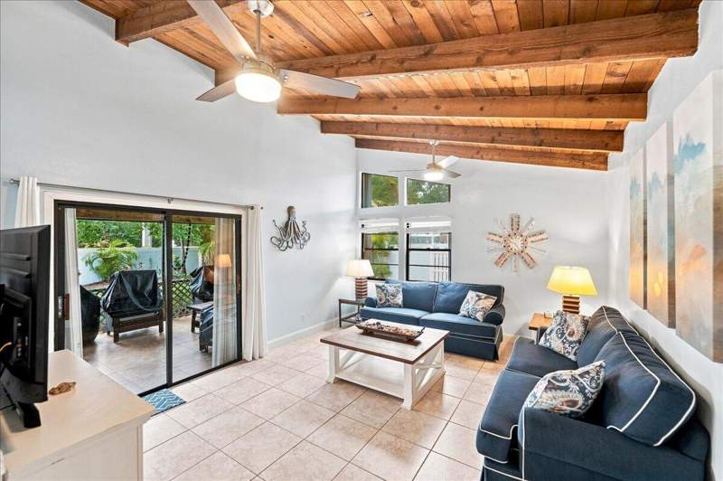 2 bedroom Single Family Residence at 4150 NE Breakwater Drive, Newport Jensen (Aka Indian River Point), Jensen Beach — photo 4