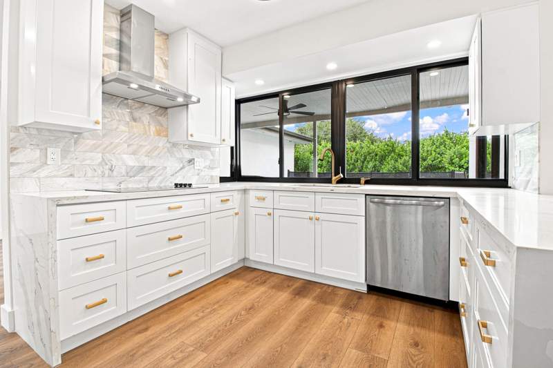 5 bedroom Single Family Residence at 3900 N 45th Avenue, Hollywood Hills North Sec One, Hollywood — photo 2