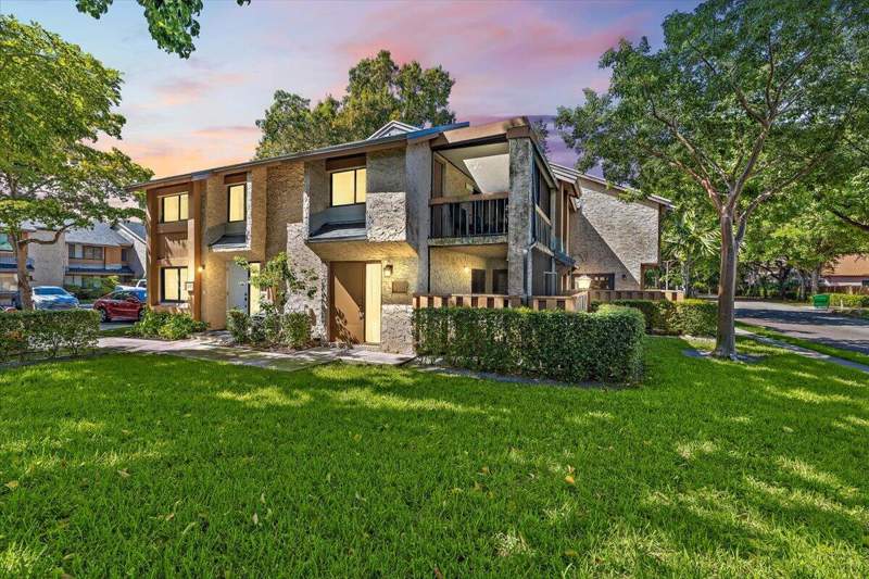 3 bedroom Condominium at 130 Wimbledon Lake Drive, Wimbledon At Jacaranda Condo, Plantation — photo 3