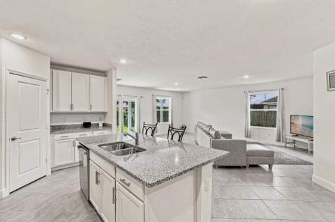 226 SW Milburn Circle, Port St. Lucie FL - photo 9 of 44