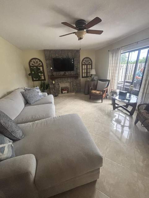 113 W Lake Arbor Drive, Palm Springs FL - photo 8 of 37
