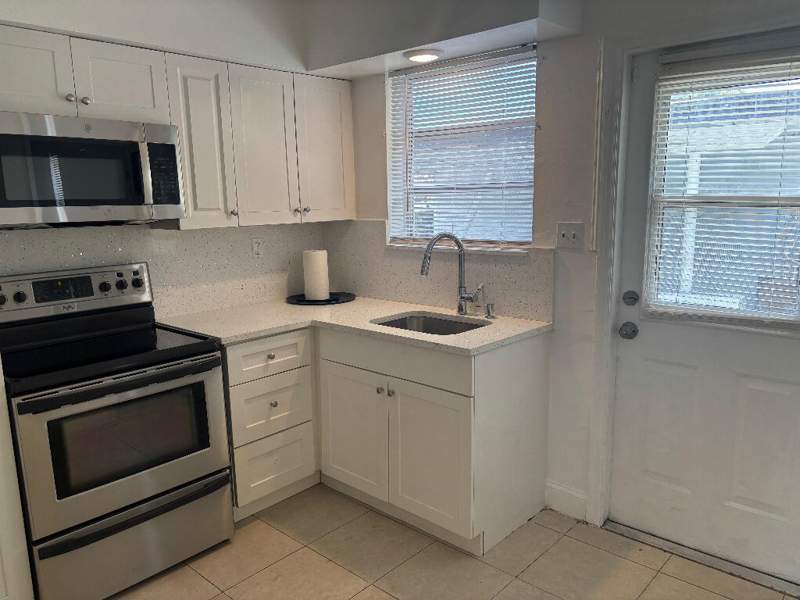 4 bedroom Single Family Residence at 1700 NW 5th Street, Dorsey Park Second Add, Fort Lauderdale — photo 5