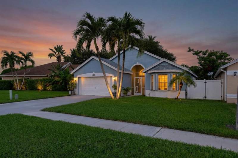 3 bedroom Single Family Residence at 103 Saddle Trail, Saratoga At Royal Palm 3, Royal Palm Beach — photo 2