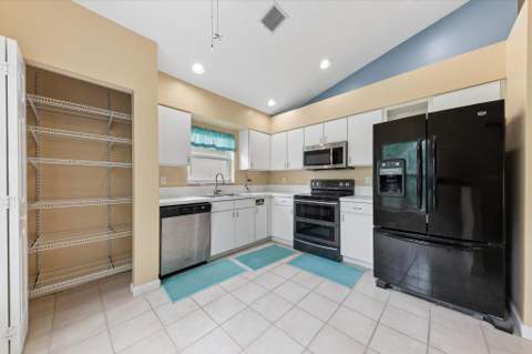 103 Saddle Trail, Royal Palm Beach FL - photo 18 of 35