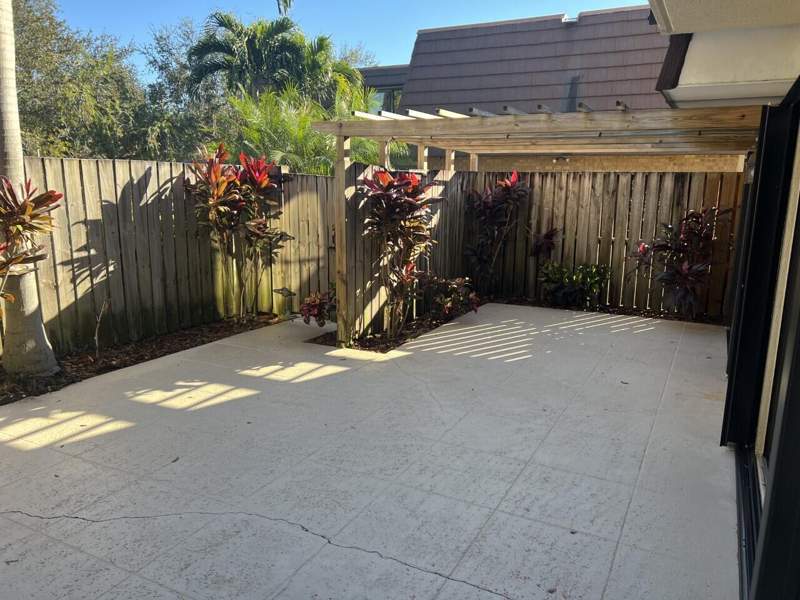2 bedroom Townhouse at 2004 20th Lane, Garden Lakes And Garden Square Shops, Palm Beach Gardens — photo 3