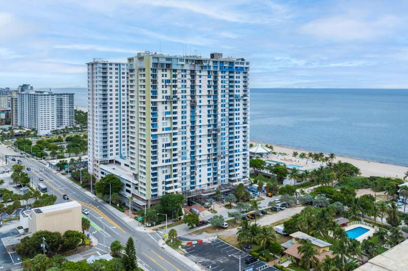1 bedroom Condominium at 111 Briny Avenue #Ph7, Pompano Beach Club Condo, Pompano Beach — photo 2