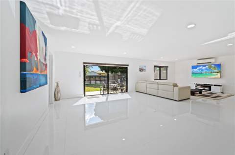 4314 Roosevelt Street, Hollywood FL - photo 11 of 36