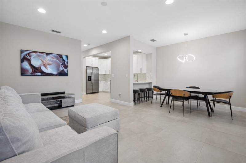 2 bedroom Townhouse at 950 Marina Del Ray Lane #4, Cityside Condo, West Palm Beach — photo 2