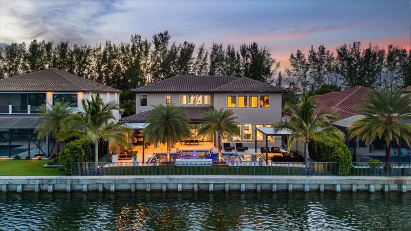 5 bedroom Single Family Residence at 8590 W Parkland Bay Trail, Parkland Bay, Parkland — photo 2