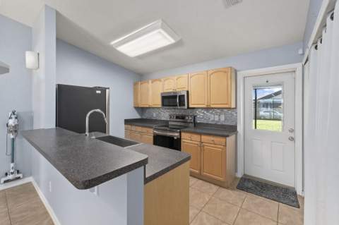5010 Hickory Drive, Fort Pierce FL - photo 10 of 35