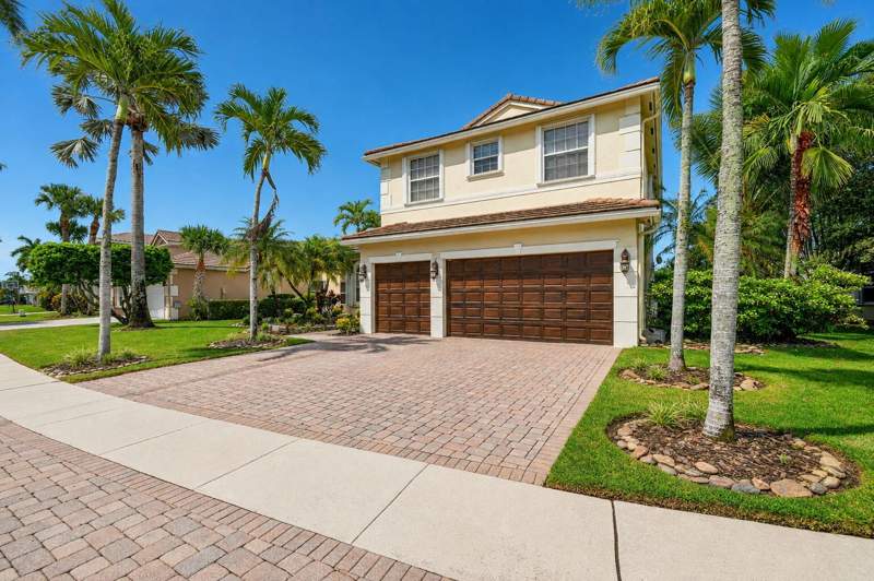5 bedroom Single Family Residence at 6839 Houlton Circle, Journeys End 3, Greenacres — photo 2
