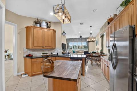6839 Houlton Circle, Greenacres FL - photo 10 of 108