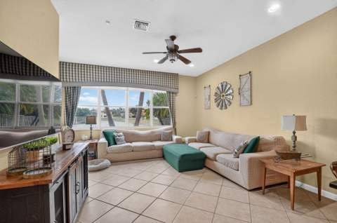 6839 Houlton Circle, Greenacres FL - photo 17 of 108