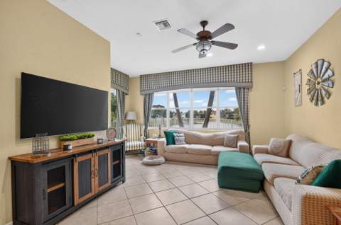 6839 Houlton Circle, Greenacres FL - photo 18 of 108