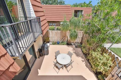 702 NW 98th Circle, Plantation FL - photo 17 of 36