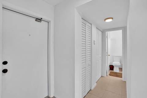 8400 Lagos De Campo Boulevard #305, Tamarac FL - photo 16 of 23