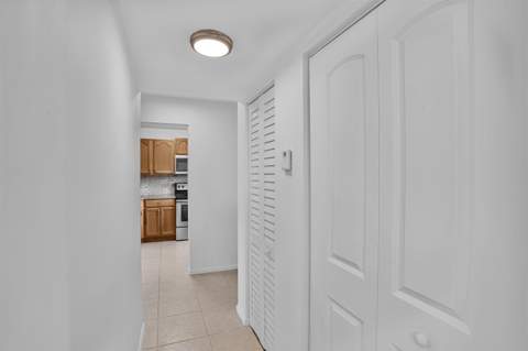8400 Lagos De Campo Boulevard #305, Tamarac FL - photo 17 of 23