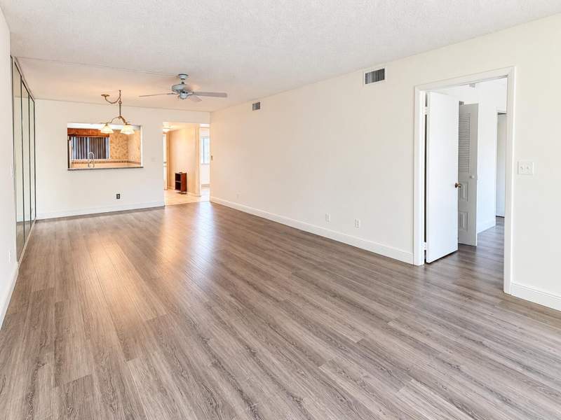 2 bedroom Condominium at 3178 Via Poinciana Drive #411, Barrington At Poinciana Condo, Lake Worth — photo 4