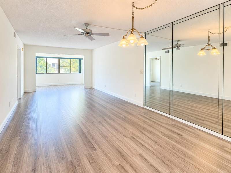 2 bedroom Condominium at 3178 Via Poinciana Drive #411, Barrington At Poinciana Condo, Lake Worth — photo 5