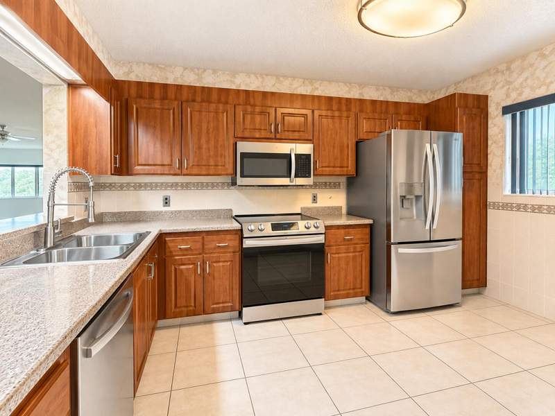 2 bedroom Condominium at 3178 Via Poinciana Drive #411, Barrington At Poinciana Condo, Lake Worth — photo 2