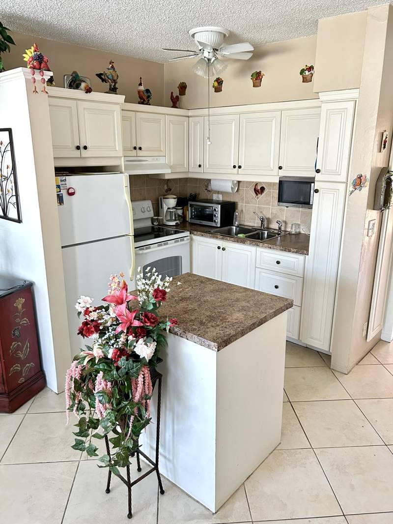 1 bedroom Condominium at 920 SW 11th Avenue #5d, Rolen Lake Gardens Co-Op, Hallandale Beach — photo 4
