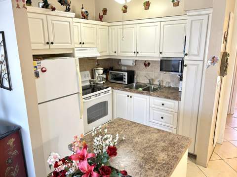 920 SW 11th Avenue #5d, Hallandale Beach FL - photo 6 of 32