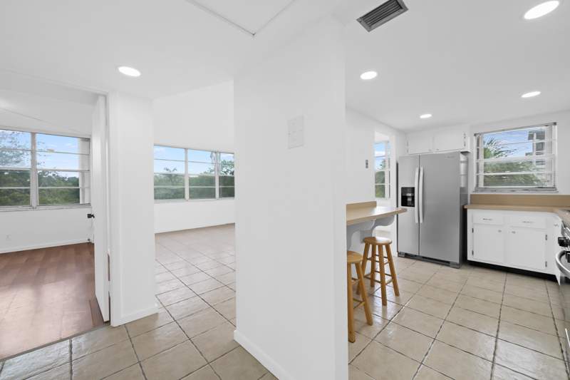 2 bedroom Condominium at 2781 Taft Street #303, Watergate Condominium No 6, Hollywood — photo 4