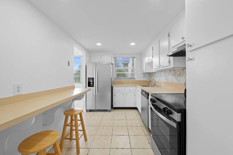 2 bedroom Condominium at 2781 Taft Street #303, Watergate Condominium No 6, Hollywood — photo 2