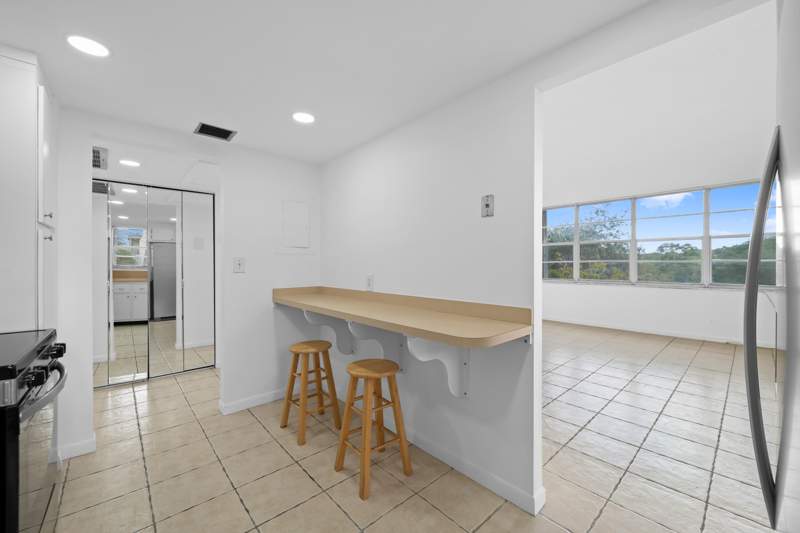 2 bedroom Condominium at 2781 Taft Street #303, Watergate Condominium No 6, Hollywood — photo 3