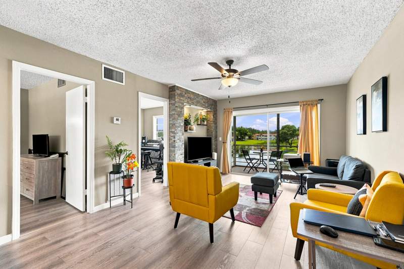 2 bedroom Condominium at 198 Lake Frances Drive, Golden Lakes Village Condo 1 Thru 13-A, West Palm Beach — photo 3