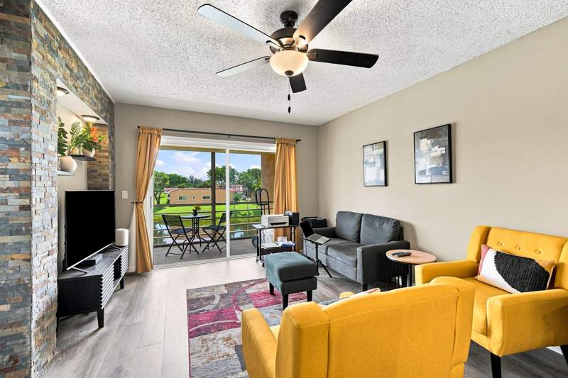 2 bedroom Condominium at 198 Lake Frances Drive, Golden Lakes Village Condo 1 Thru 13-A, West Palm Beach — photo 2