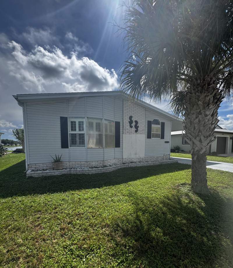2 bedroom Manufactured Home at 6780 Dulce Real Avenue, Spanish Lakes Fairways, Fort Pierce — photo 2