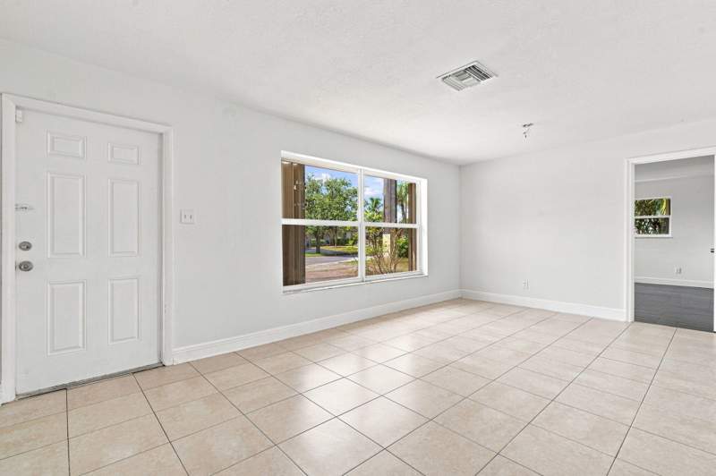 3 bedroom Single Family Residence at 399 SW 14th Street, Commonwealth Manor Sec Two, Deerfield Beach — photo 3