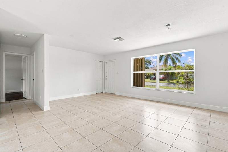 3 bedroom Single Family Residence at 399 SW 14th Street, Commonwealth Manor Sec Two, Deerfield Beach — photo 4